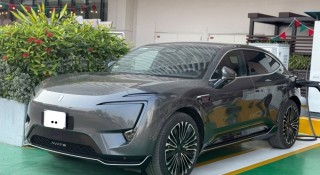 Xe điện Avatr 11 xuất hiện trên đường phố Hà Nội: Nội thất 'ngập' màn hình, chạy tối đa 730 km/sạc